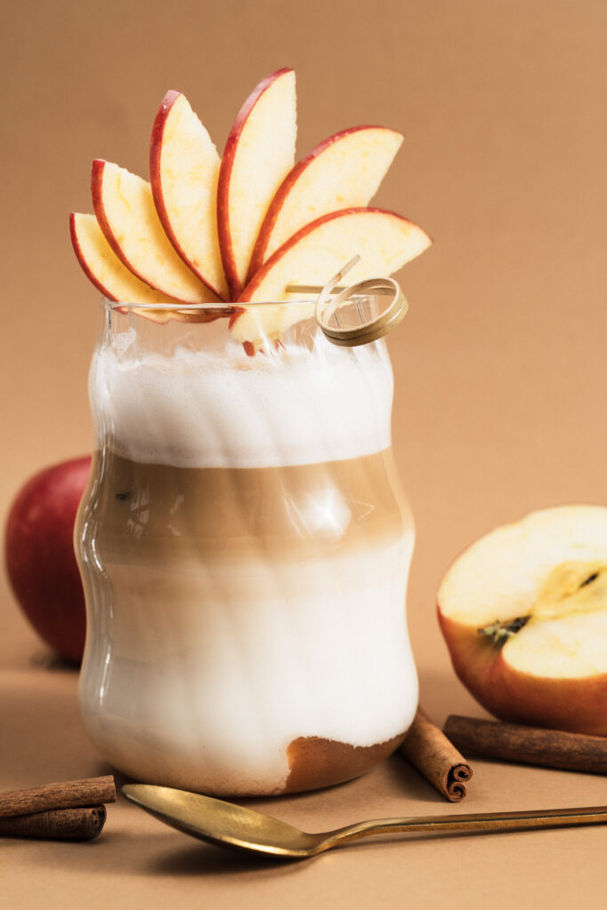 Social Club Party w Tarnowskich Górach to wieczór gier, karaoke, tańców między stolikami i śmiechu do późna. Jeśli weekend ma mieć charakter, zacznij go właśnie tutaj.