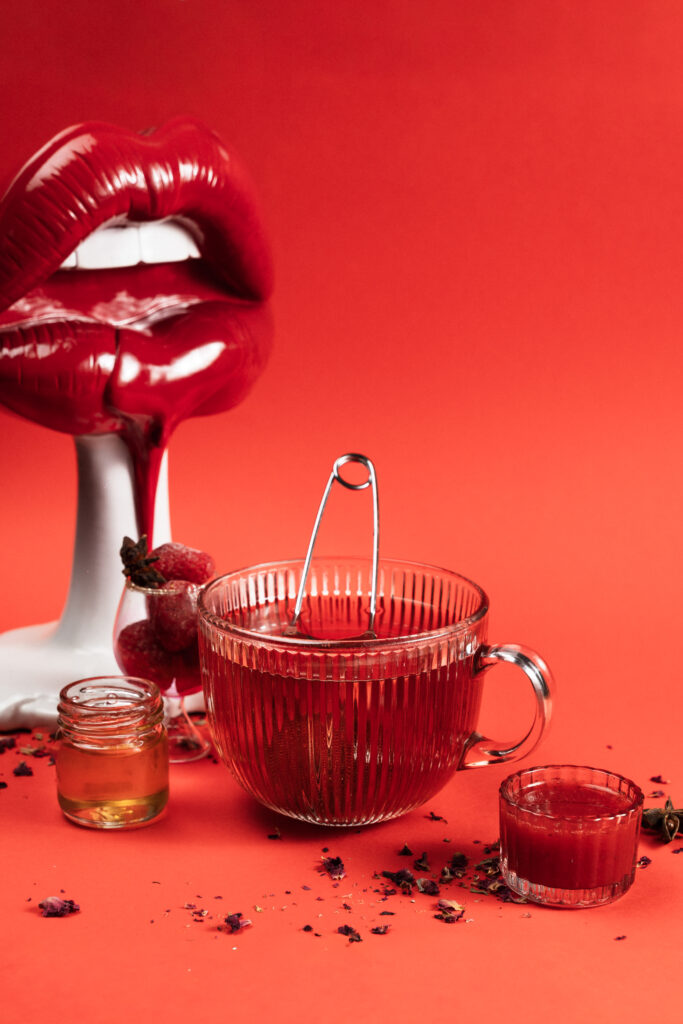 Nie pijesz, prowadzisz albo po prostu nie masz ochoty na alkohol? Nasze virgin spritze i mocktaile pozwolą Ci poczuć weekendowy klimat bez kropli procentów.