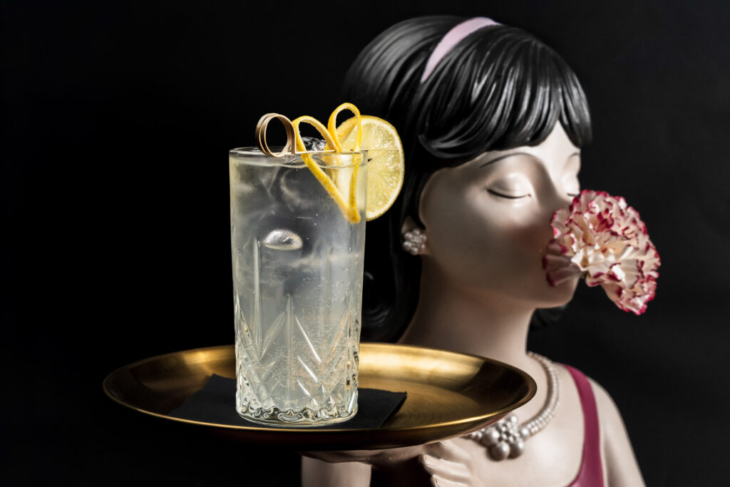 Weekend w Dolna Bar nie musi oznaczać alkoholu – nasze bezalkoholowe koktajle robią robotę same w sobie. Wpadnij w piątek lub sobotę na spritza bez procentów i zobacz, że smak dalej jest na pierwszym miejscu.