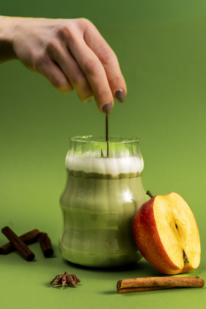 W sobotni wieczór wybierz dla siebie delikatną lemoniadę, bezalkoholowego spritza albo kawowy koktajl na lodzie. Dolna Bar to miejsce, w którym możesz bawić się tak, jak lubisz – na 0%.